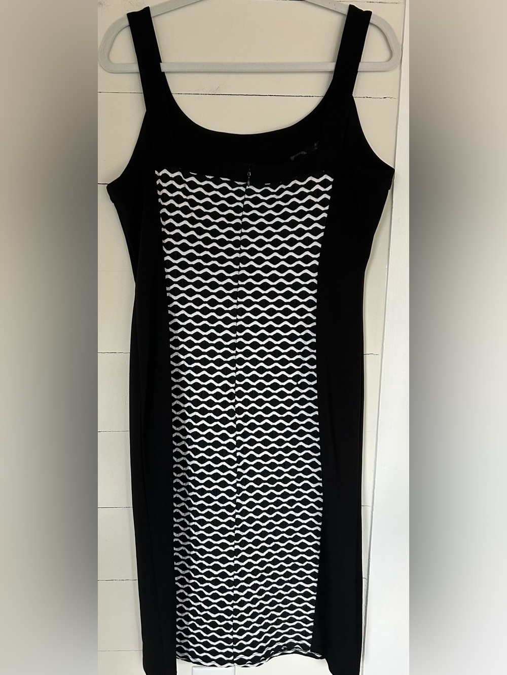 R&M Richards Black & White Fitted Tank Dress - Women's Stretch Midi, Size 16 - Picture 2 of 5